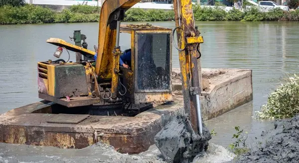 cucharon para excavadora con bomba autocebante